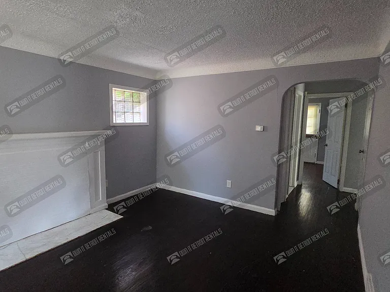 18627 Curtis St — Photo 6