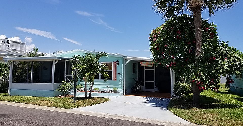 1st image of 704 Amelia Ln