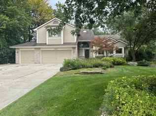 4964 W Pond Cir, West Bloomfield, MI 48323