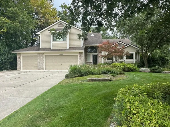 4964 W Pond Cir, West Bloomfield, MI 48323