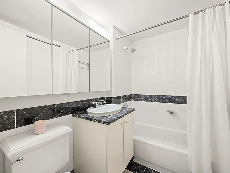 425 Main St #7S — Photo 8