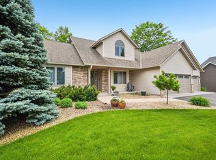 1066 Cripple Creek Pass, Lino Lakes, MN 55038