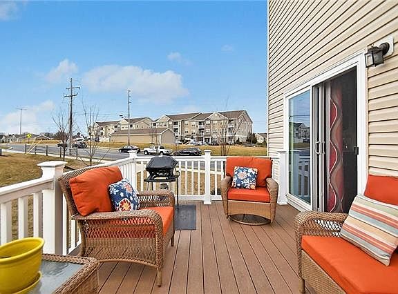 3rd image of 2 Yellow Rose Ln