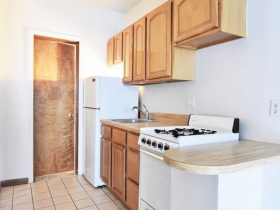 4th image of 332 W 88th St #D1