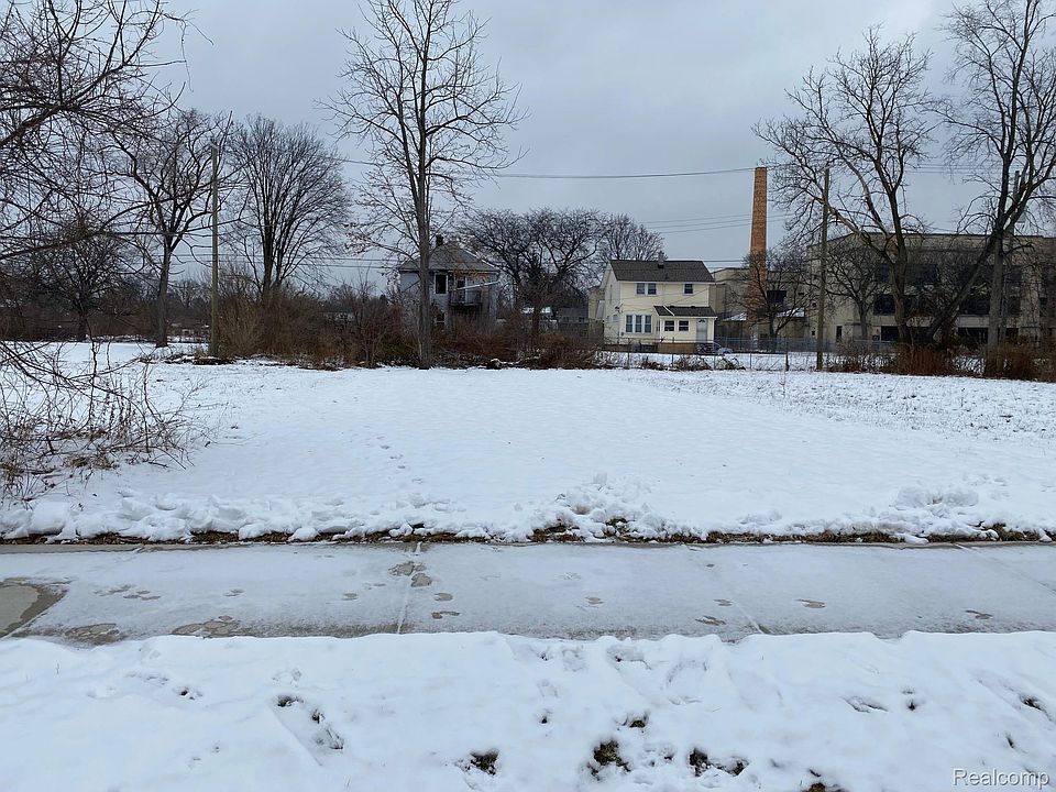 1st image of 398 Louise St