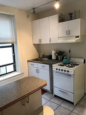 Rented by Chartwell Manhattan Realty | media 27