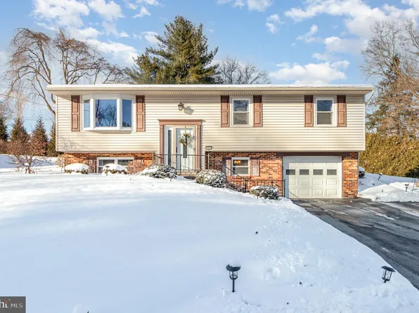 312 Fried Dr, Dauphin, PA 17018