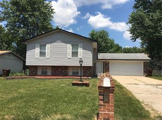 17 Creekside Dr, Saint Peters, MO 63376