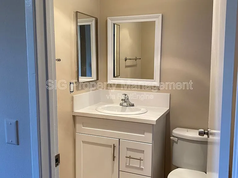 405 W Alameda Ave #J — Photo 14