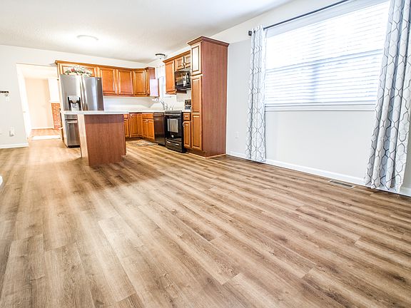 5th image of 18 Cottonwood Glen Dr