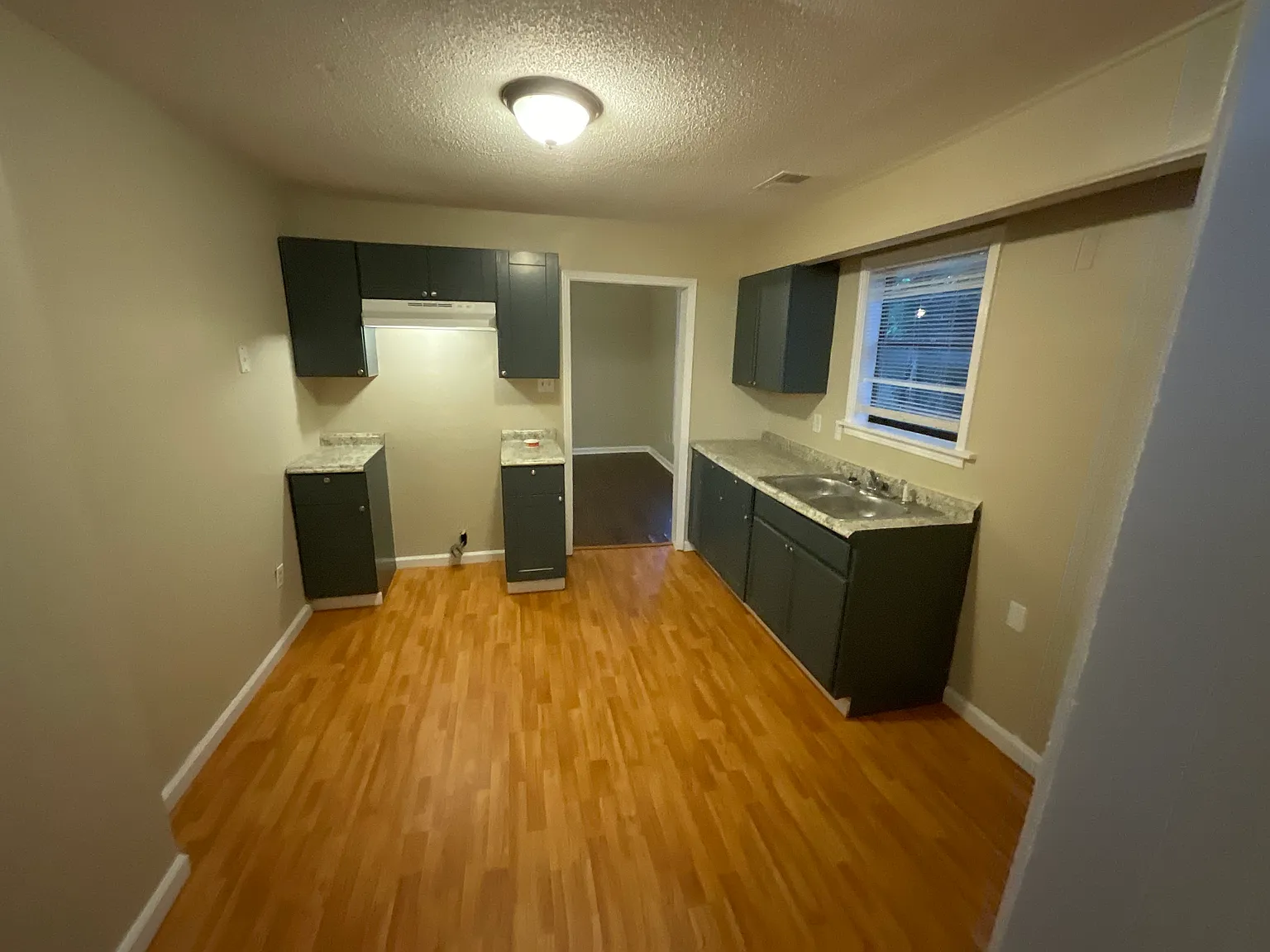 3 bed, 1092 sqft, $1,200 — Photo 2