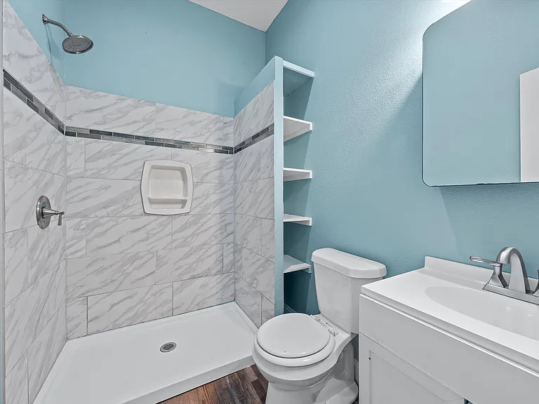 2212 Clay Ave — Photo 10