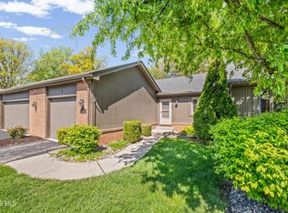 5 Abbey Rd, Perrysburg, OH 43551