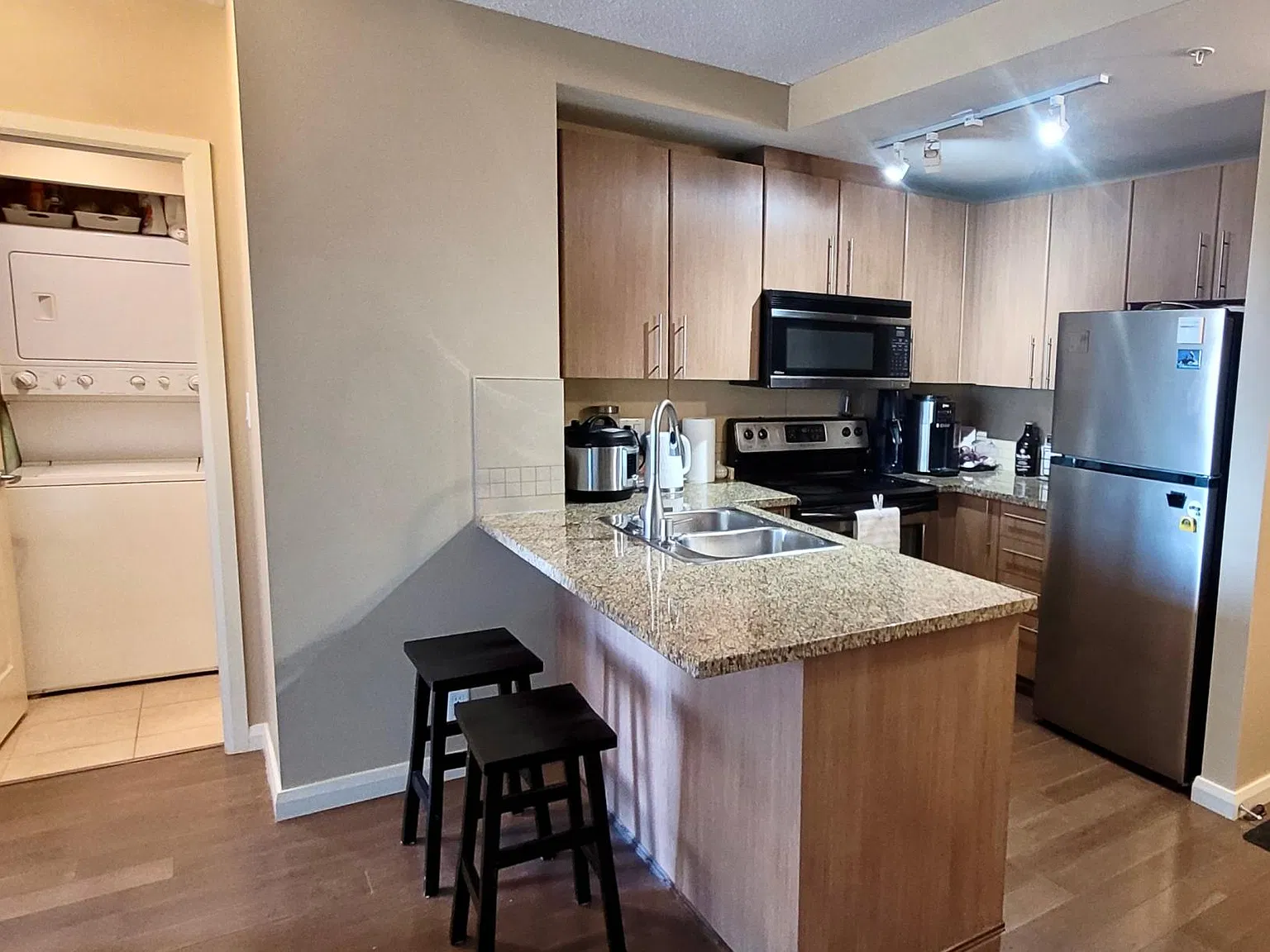 2 bed, 830 sqft, $2,700 — Photo 4