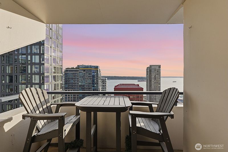 2nd image of 2100 3rd Avenue #2601