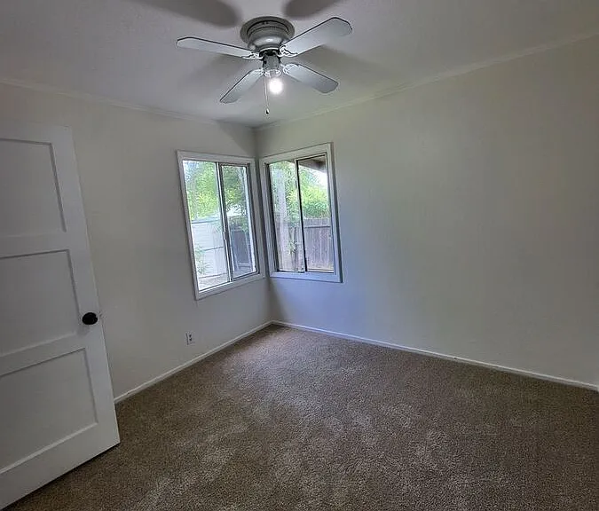 555 W Whittier Ave — Photo 30