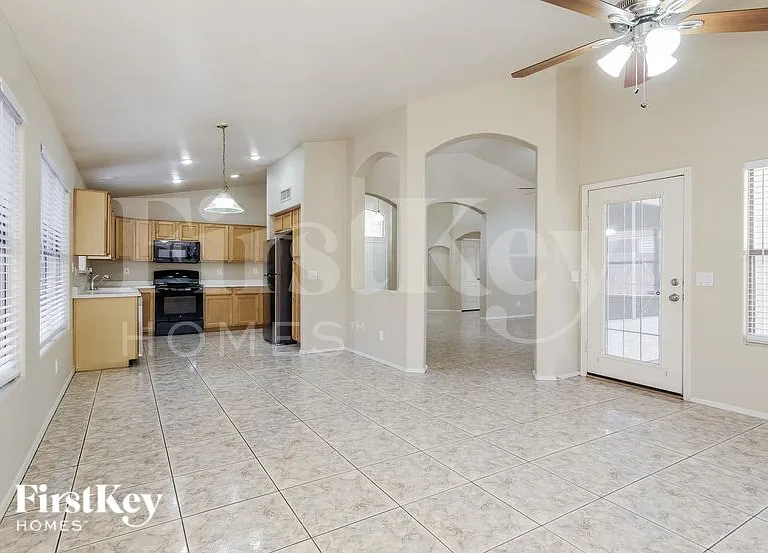 2405 N 128th Dr — Photo 5