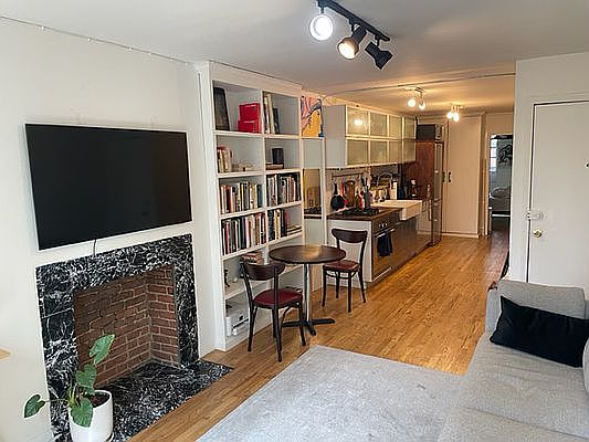 3rd image of 126 Baxter St #5