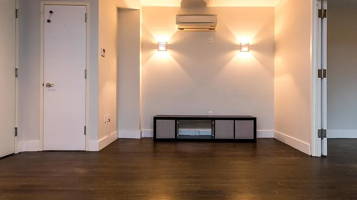 Rented by Nooklyn NYC LLC | media 30