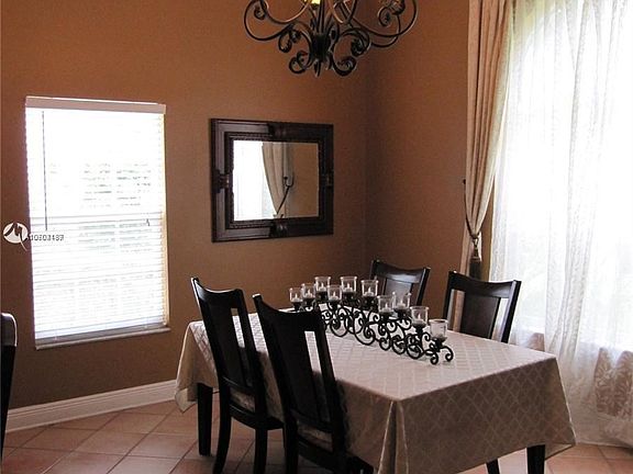 4th image of 1428 Medina Ave #0