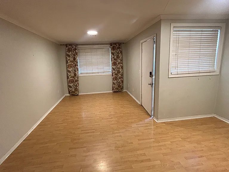 5008 N Miller Ave — Photo 2