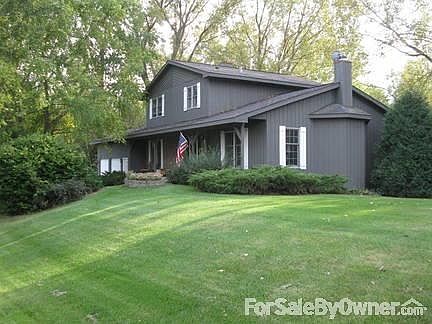 Great for family living and entertaining
						:
						Open floor plan. Well built. Well maintained. Move in condition.