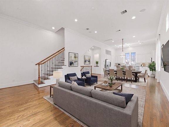 3rd image of 2702 Cortlandt St