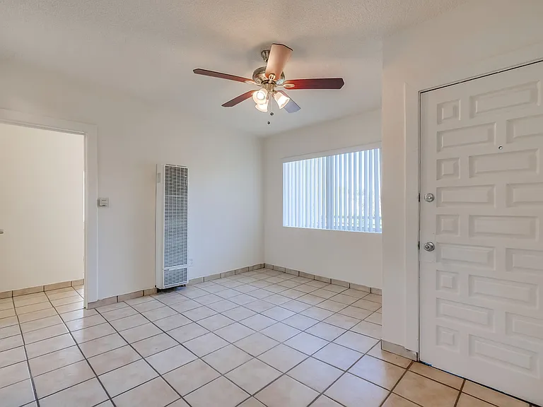 2425-2431 S Ridgeley Dr — Photo 24