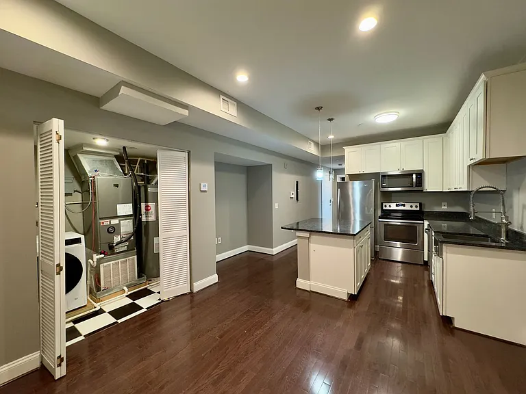 Apartment Units with In-Unit Laundry in Downtown Baltimore, MD! — Photo 41