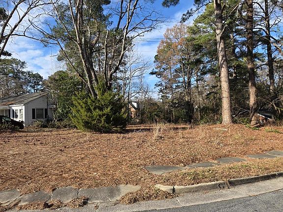3rd image of 404 Summit Avenue
