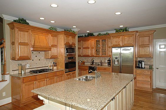 Gourmet kitchen
