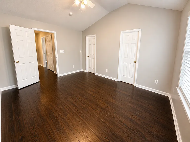 2104 Thornblade Dr — Photo 7