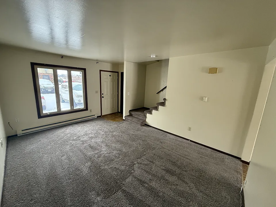 Can you picture your flat screen mounted on this wall?!