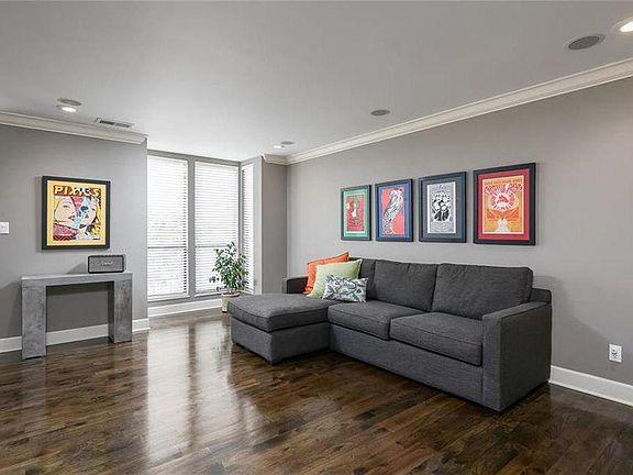 5th image of 504 W 10th St