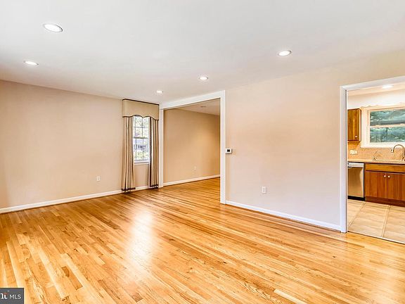 5th image of 103 Nelson St