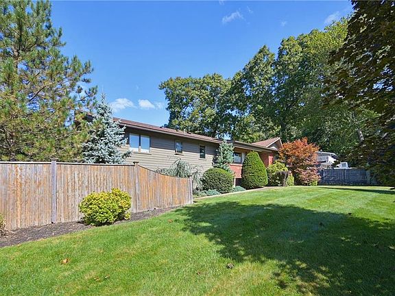 2nd image of 29 Sayles Hill Rd