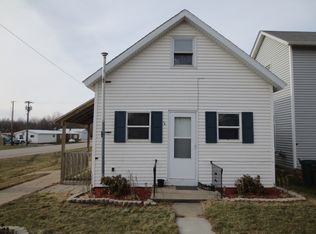 102 8th St, Van Horne, IA 52346