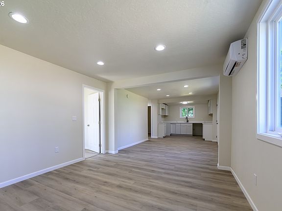 5th image of 810 Johnson Ave