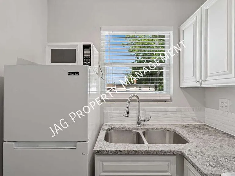 1123 Lasalle St #8 — Photo 7