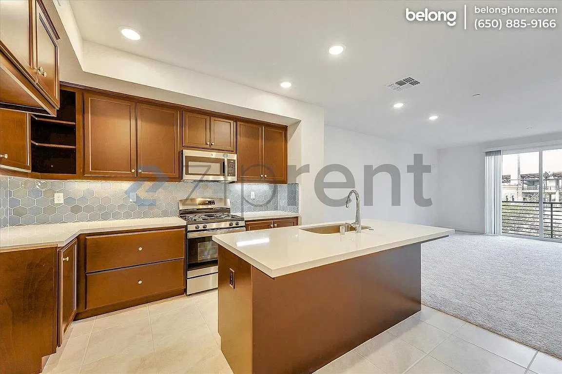3 bed, 1584 sqft, $4,300 — Photo 3