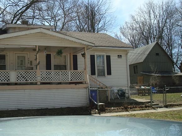 2nd image of 525 W King St