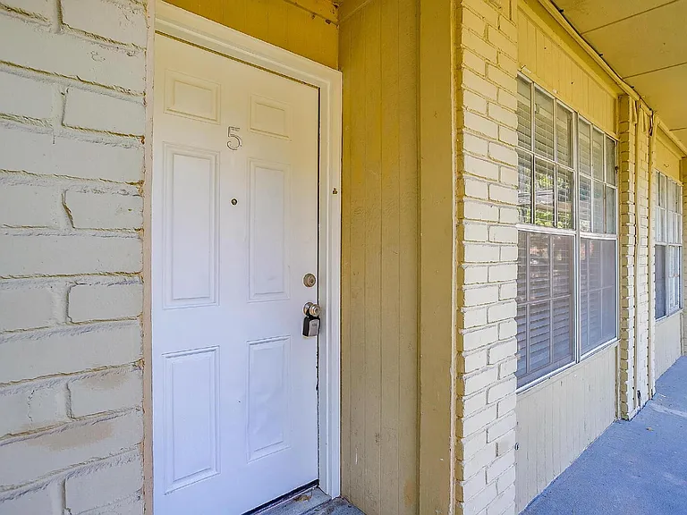 5201 Curzon Ave #5 — Photo 2