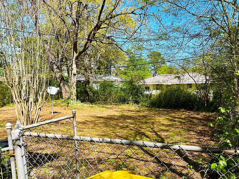 82 Broadmoor Dr — Photo 7