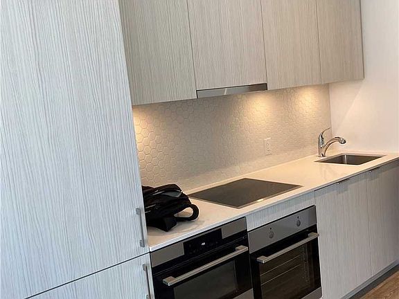 5th image of 158 Front St E #1403