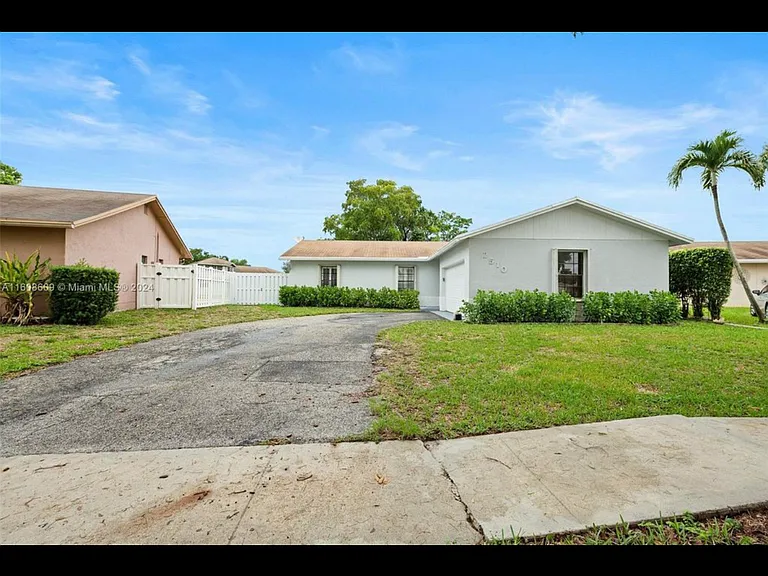 2510 NW 110th Ter — Photo 21