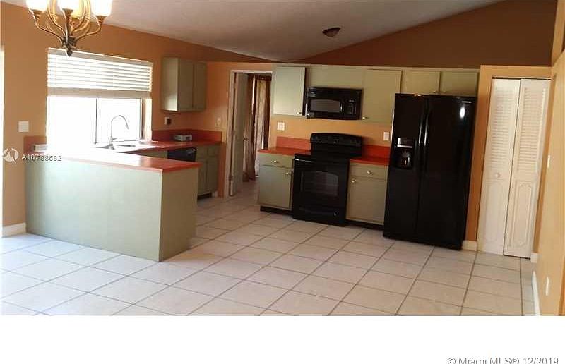 2nd image of 841 NE 205th St #841