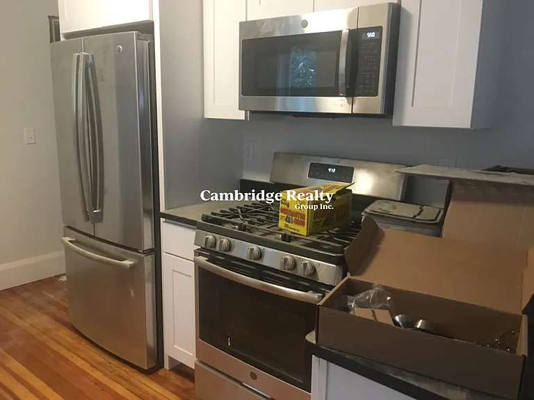 17 Ashland St #1T — Photo 2