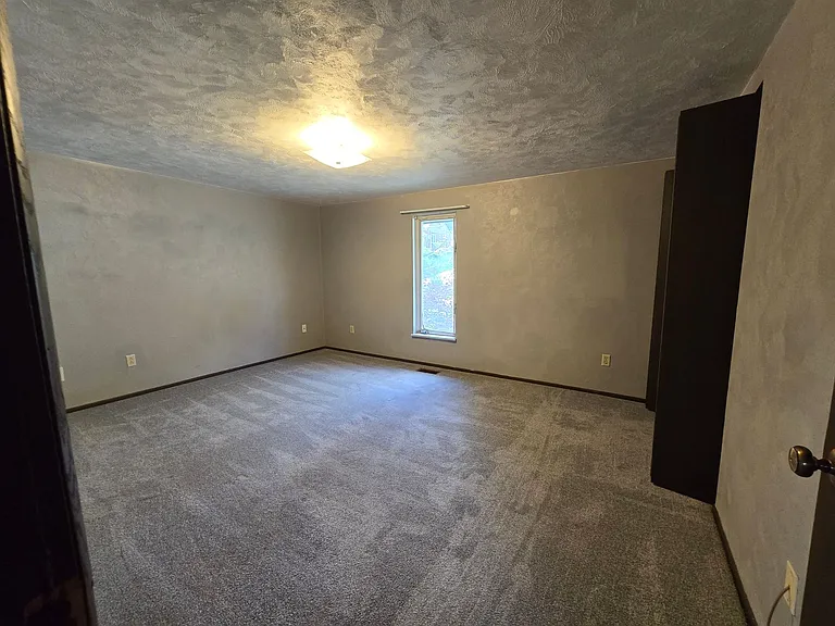 103-105 107 Martin Dr — Photo 13
