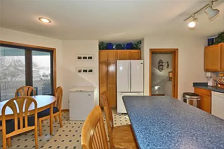 8601 Camelot Trce — Photo 14