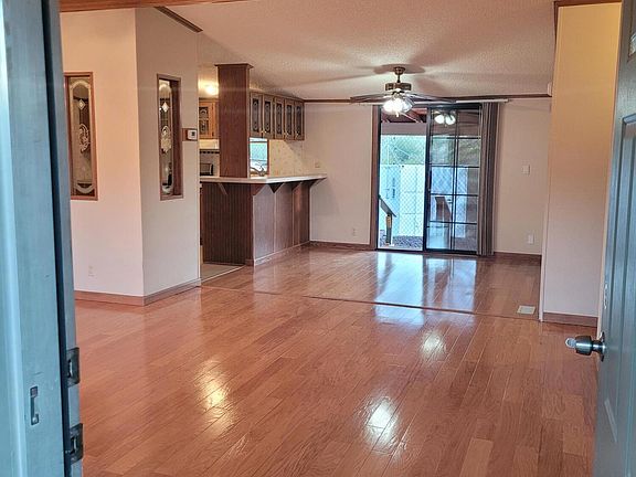 4th image of 44410 N 14TH Street